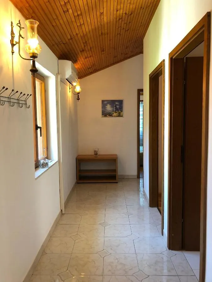 Apartments By The Sea Mali Lošinj 0*,  Croacia